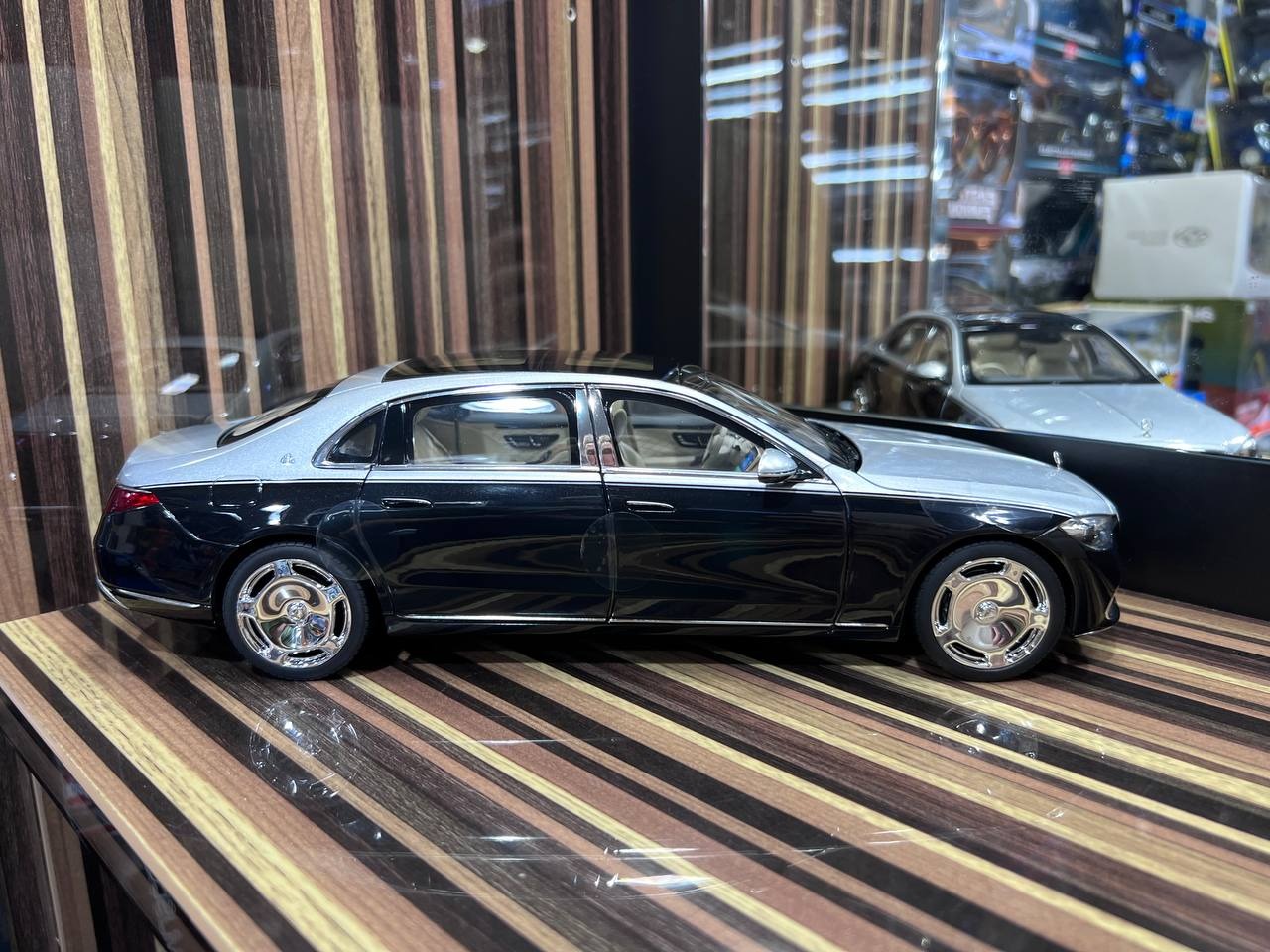 1_18 Diecast Mercedes-Maybach S-Class 2021 Silver & Black Norev Scale