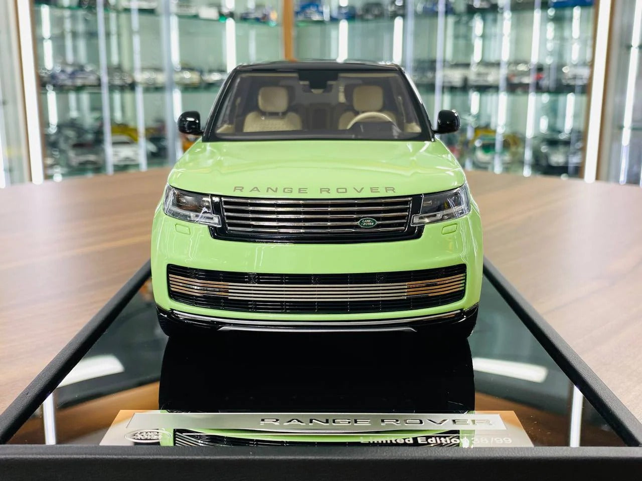 MotorHelix Range Rover Autobiography 2022 – 1_18 Resin ,Light Green