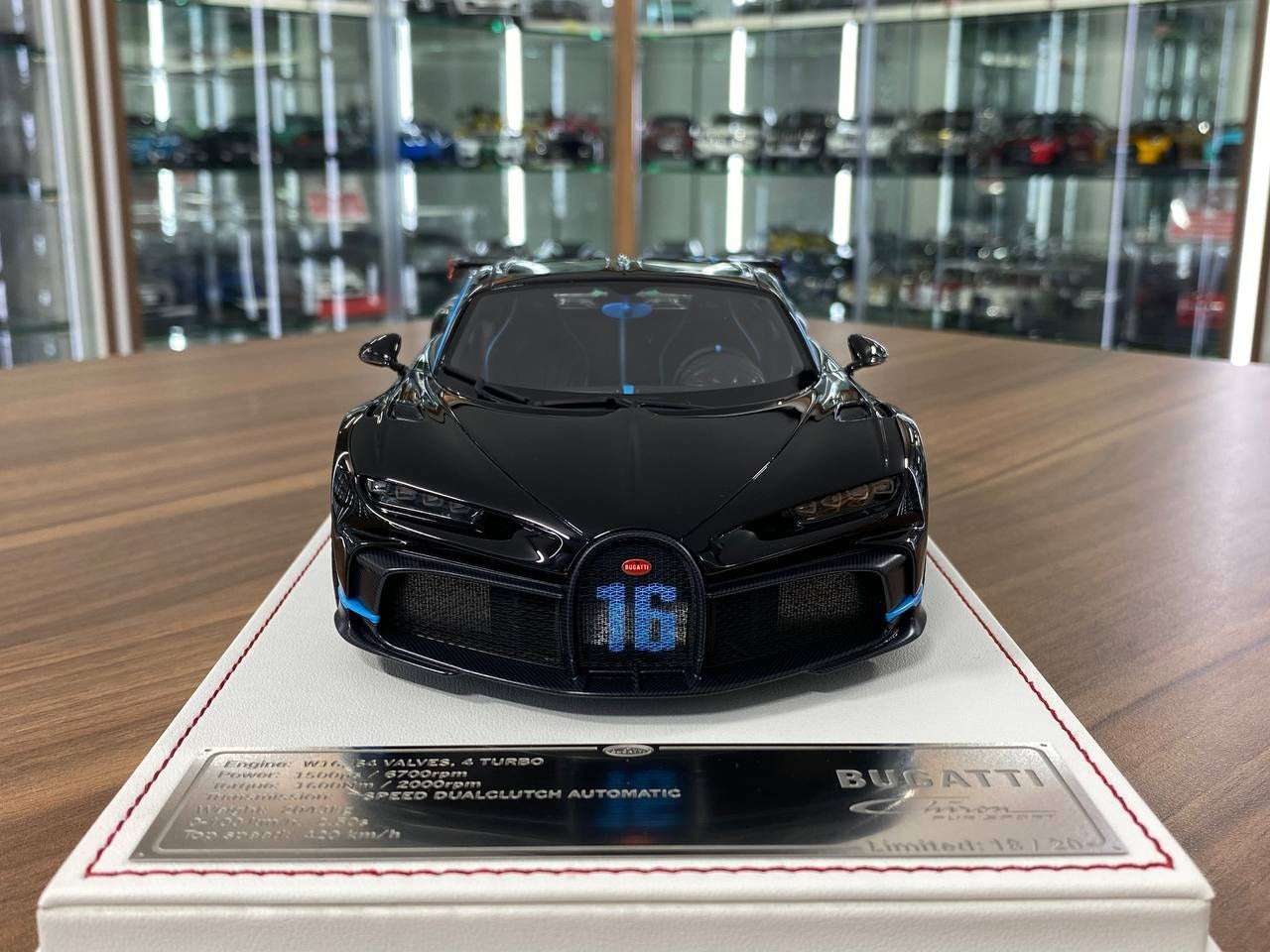 1/18 Resin Model Bugatti Chiron Sport Davis & Giovanni Gloss Black