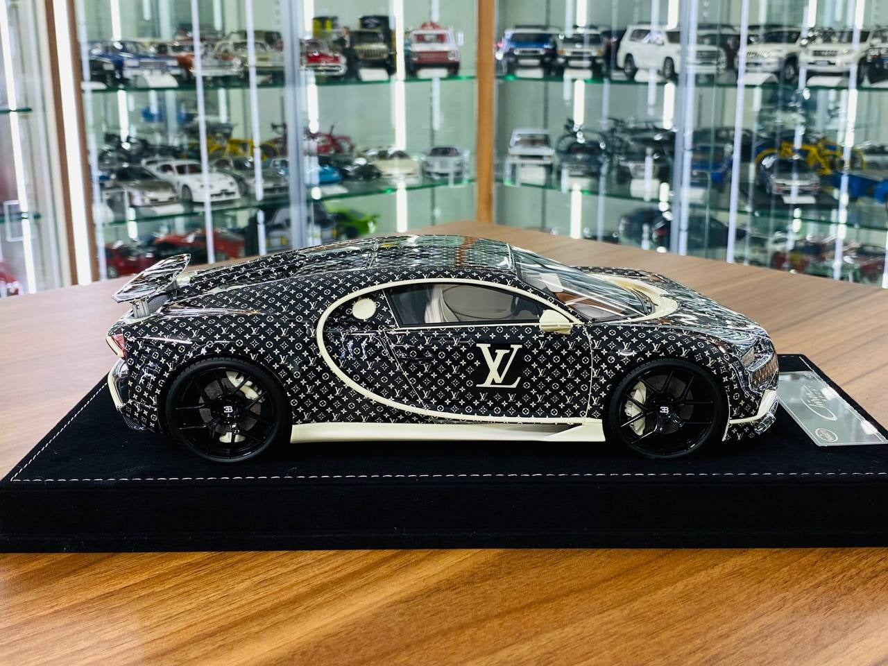 1_18 H&H Bugatti Chiron Sport LOUIS VUITTON Fashion Style III LV Decal, Limited 30 Pcs