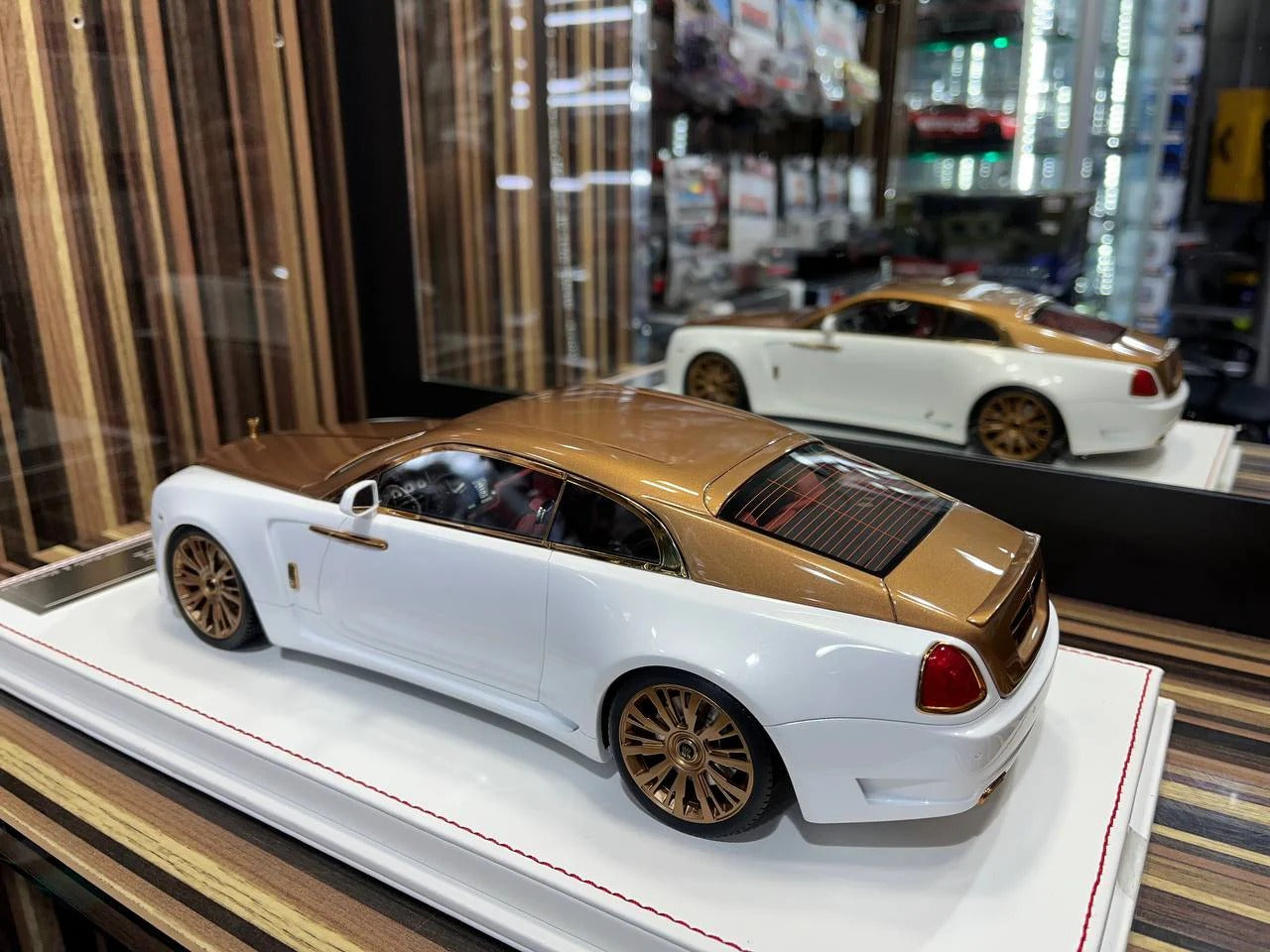 Davis & Giovanni Rolls Royce Wraith 1_18 Resin Model - White_Gold