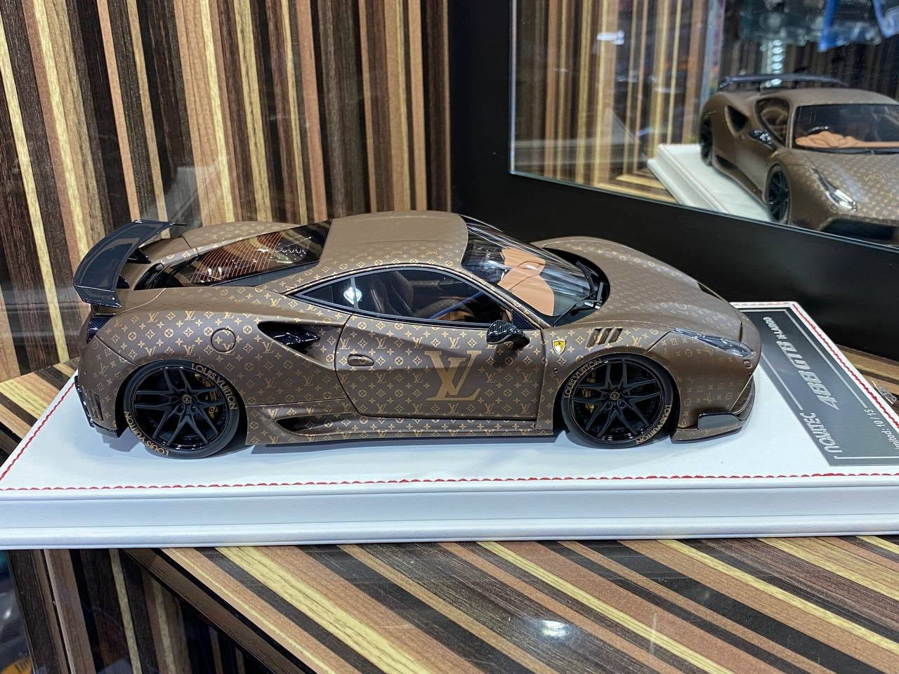Davis & Giovanni Ferrari 488 GTB N-Largo - 1_18 Resin Model, Matt Brow
