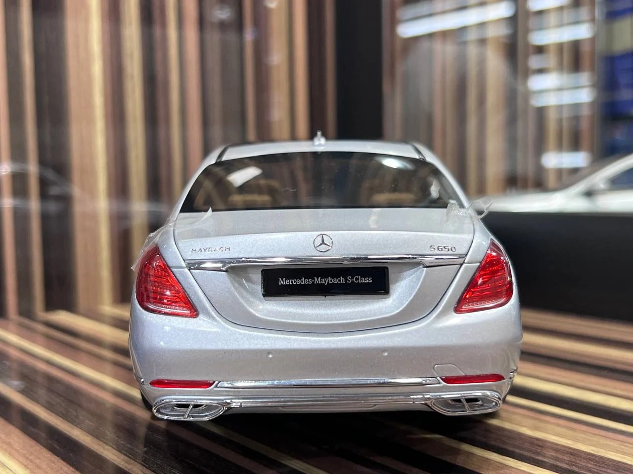 1_18 Diecast Mercedes-Benz S-Class Maybach Silver Almost Real Scale Mo