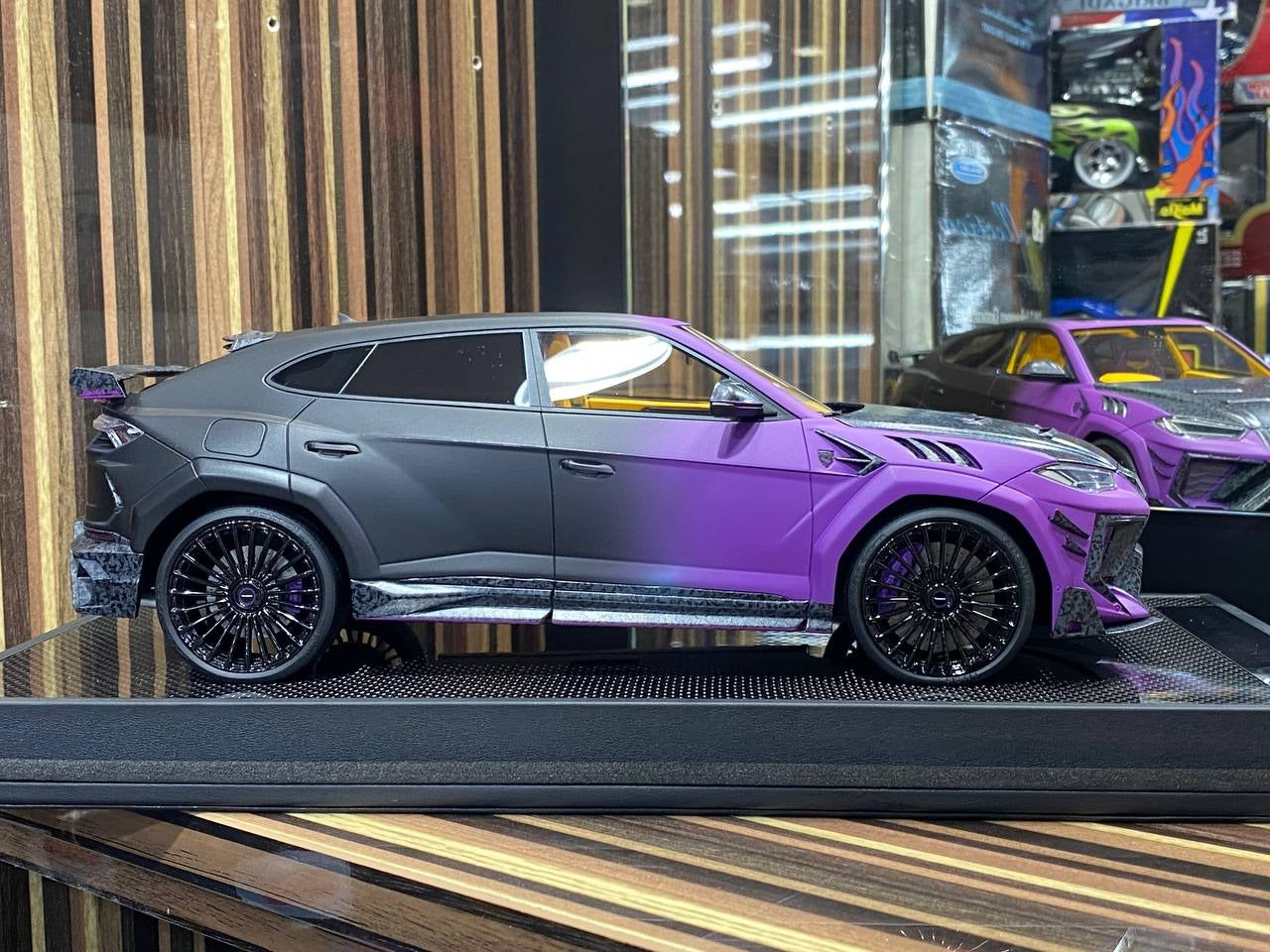 1_18 Resin Lamborghini MANSORY Urus Venatus Black & Purple by Timothy&