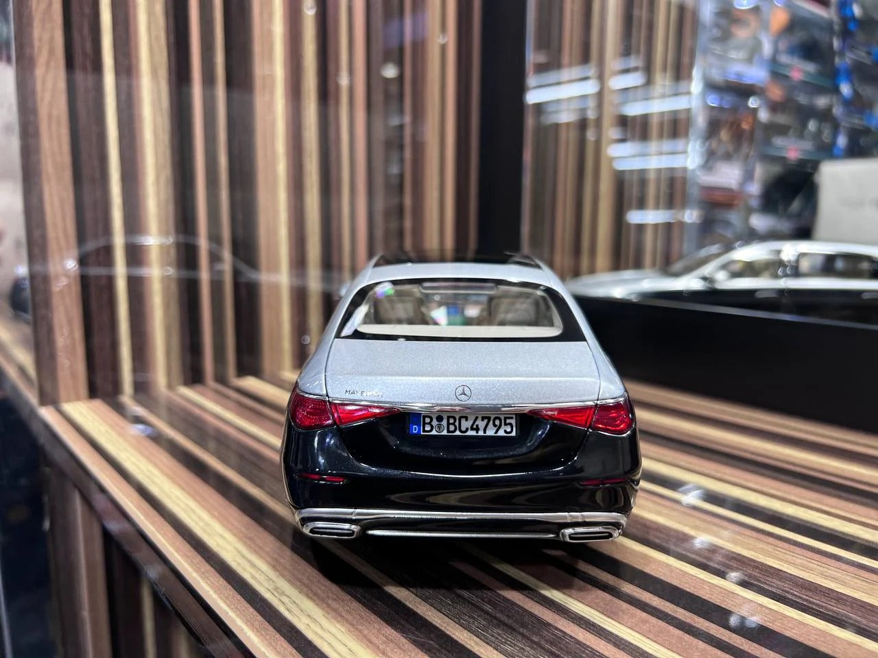 1_18 Diecast Mercedes-Maybach S-Class 2021 Silver & Black Norev Scale