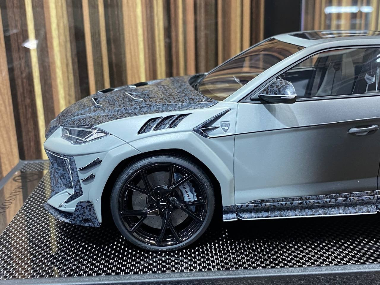 1_18 Resin Lamborghini Urus Venatus Black & Grey by MANSORY