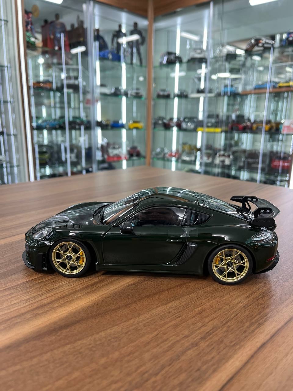1_18 Diecast Porsche 718 Cayman GT4 RS Weissach Brewster Green _ Norev