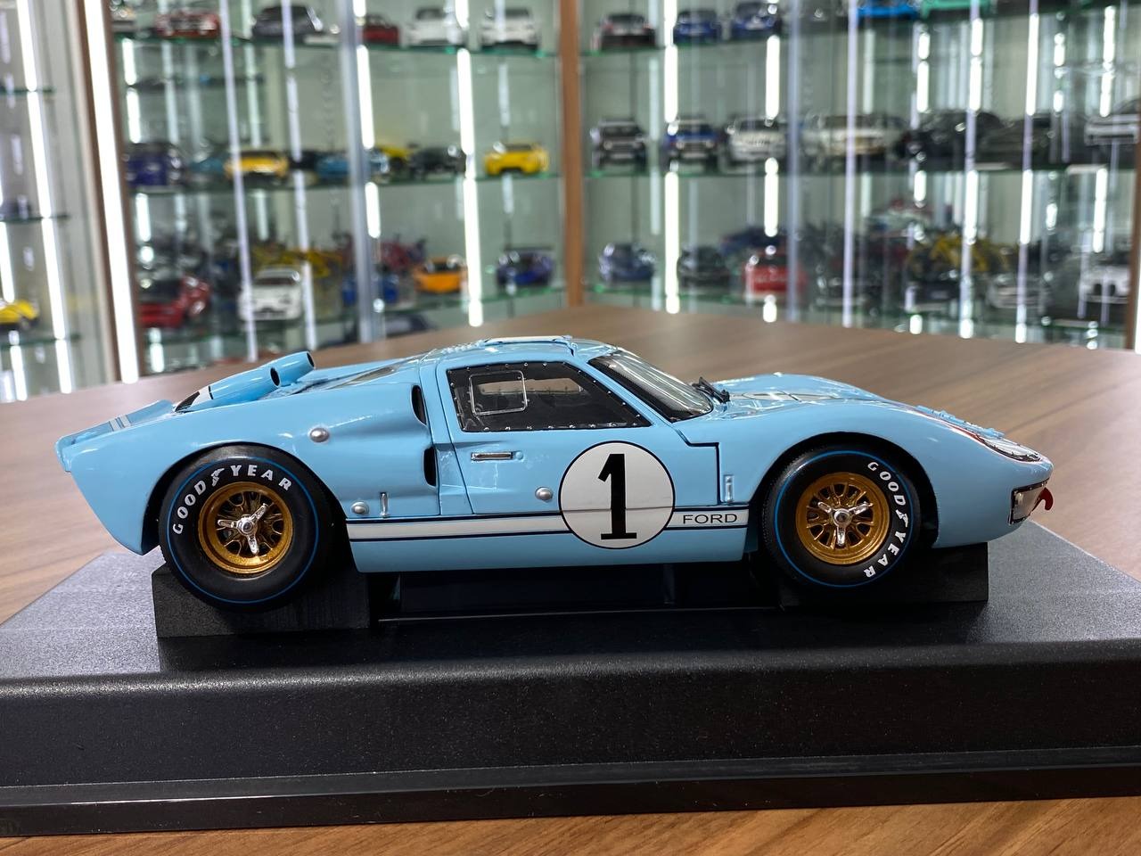 1_18 Metal Diecast Shelby Collectibles Ford GT 40 MKII Gulf #1 1966 Gu
