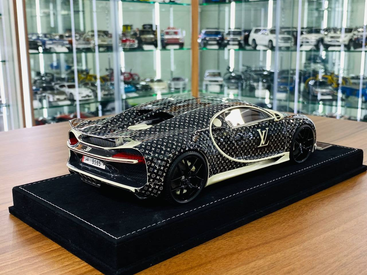 1_18 H&H Bugatti Chiron Sport LOUIS VUITTON Fashion Style III LV Decal, Limited 30 Pcs