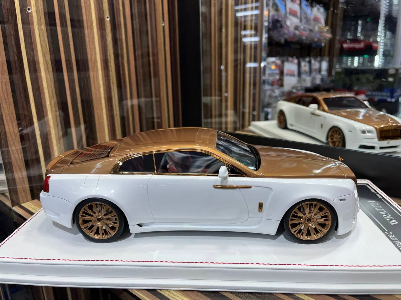Davis & Giovanni Rolls Royce Wraith 1_18 Resin Model - White_Gold