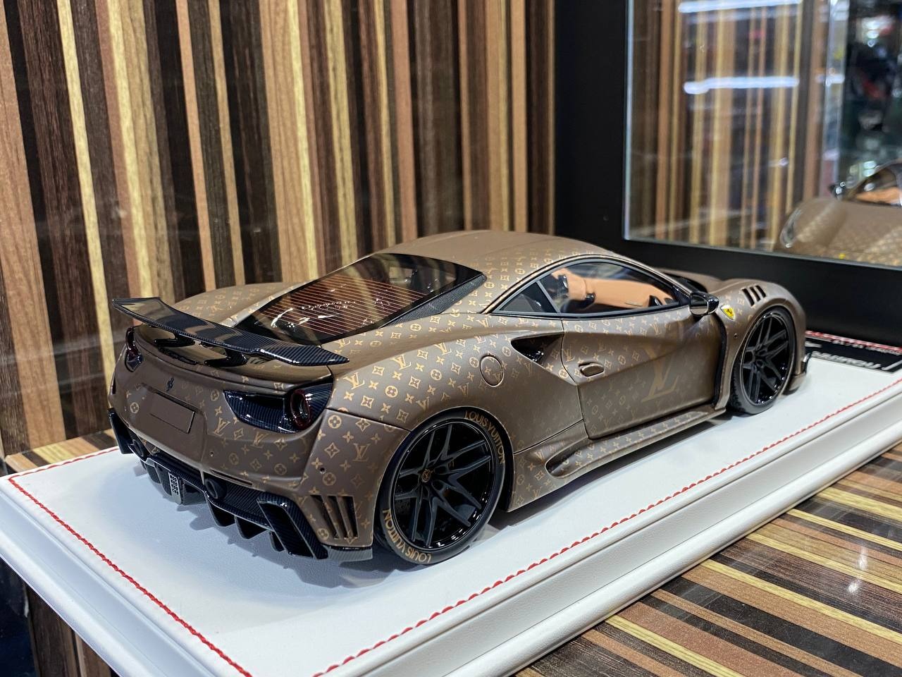 Davis & Giovanni Ferrari 488 GTB N-Largo - 1_18 Resin Model, Matt Brow