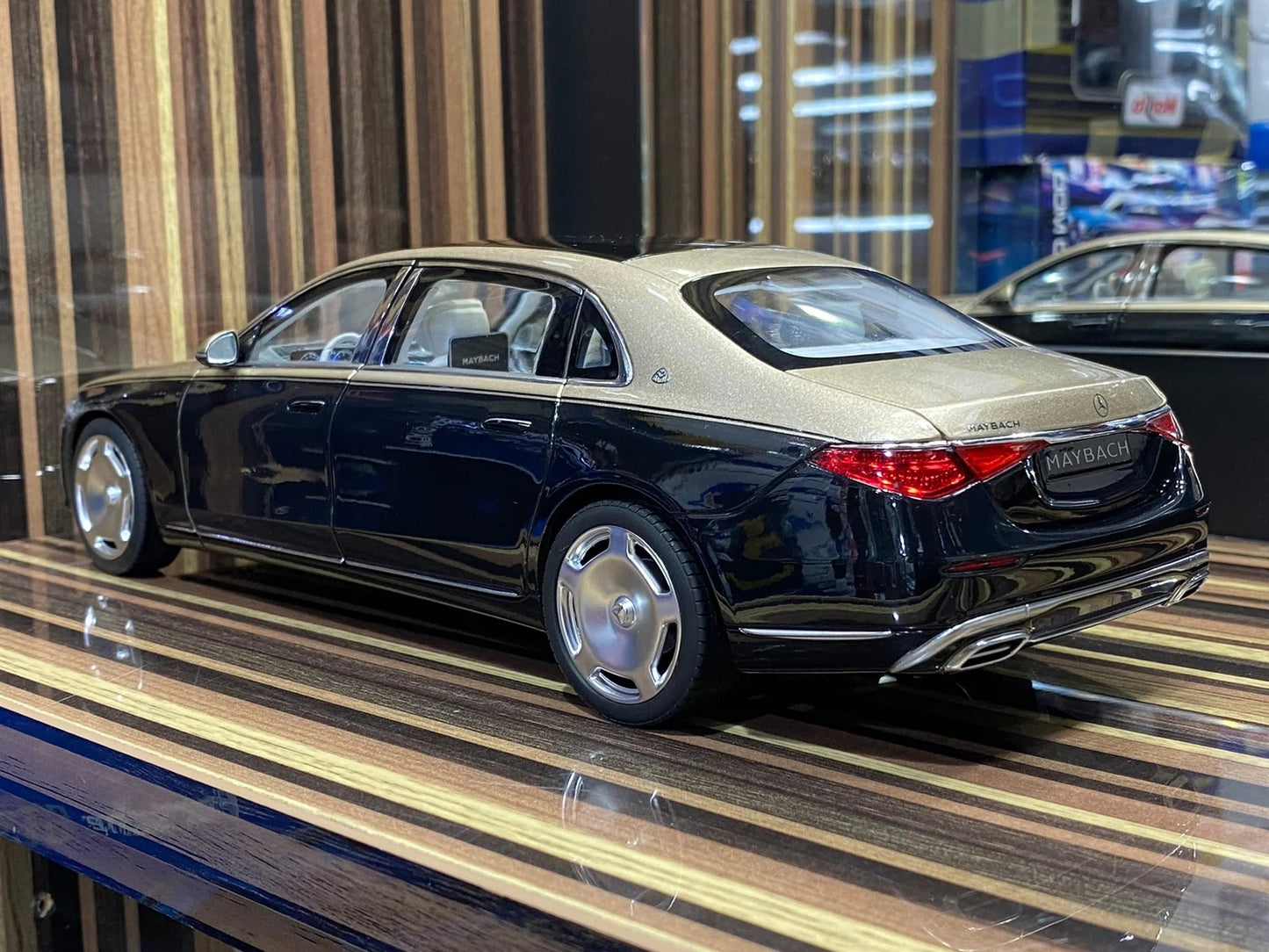 1_18 Diecast Mercedes-Maybach S-Class 2021 Black & Gold Norev Scale Mo