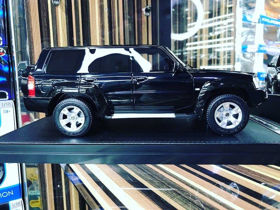 1_18 Nissan Patrol Safari Black IVY Models Scale Model Car