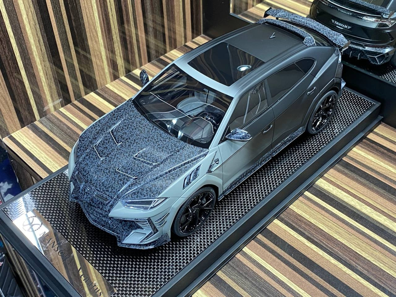 1_18 Resin Lamborghini Urus Venatus Black & Grey by MANSORY