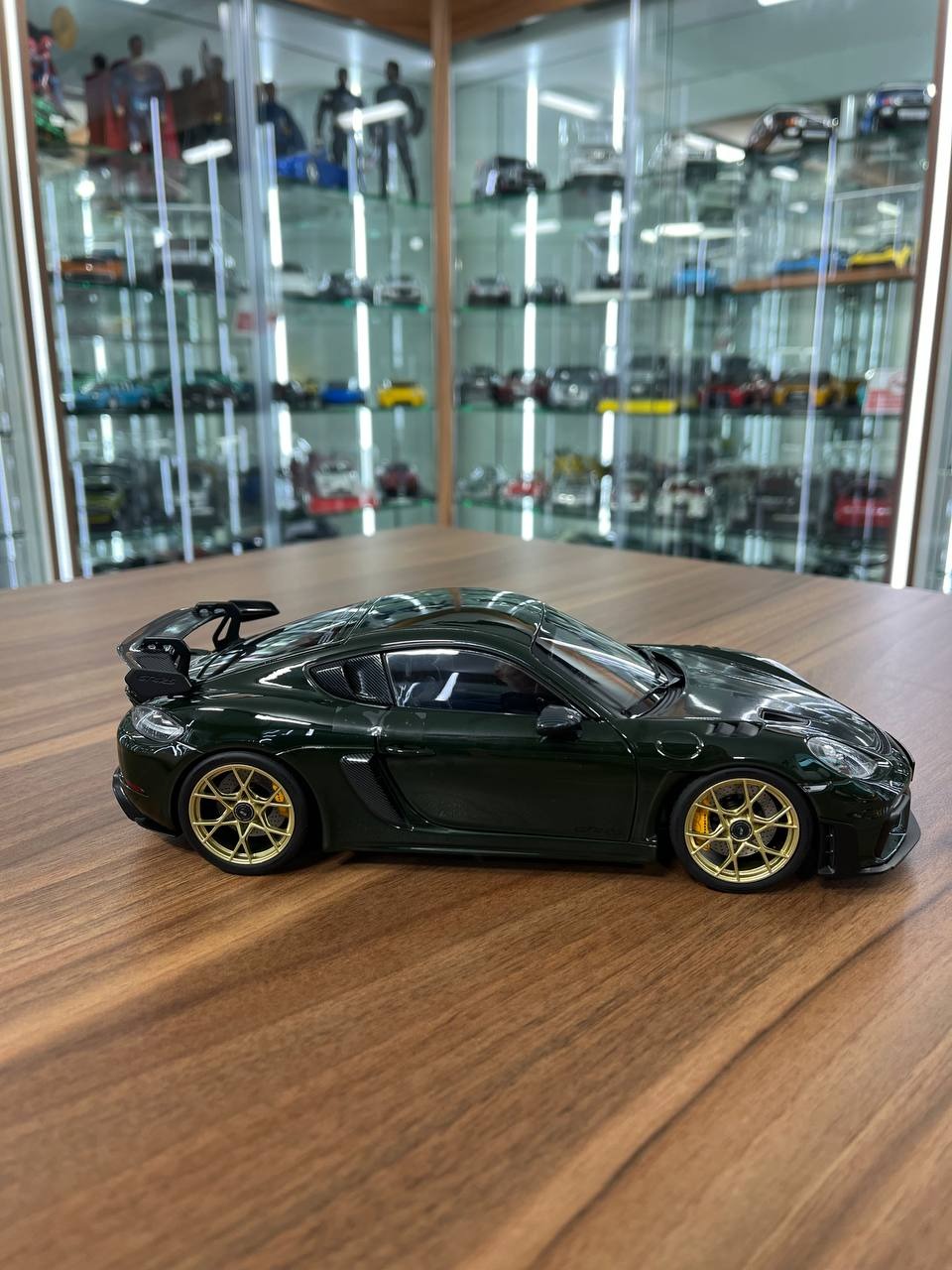 1_18 Diecast Porsche 718 Cayman GT4 RS Weissach Brewster Green _ Norev