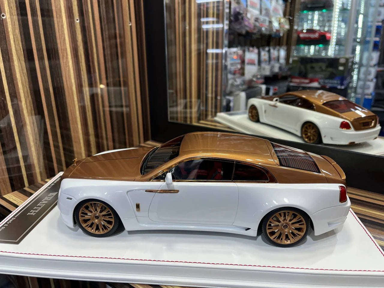 Davis & Giovanni Rolls Royce Wraith 1_18 Resin Model - White_Gold