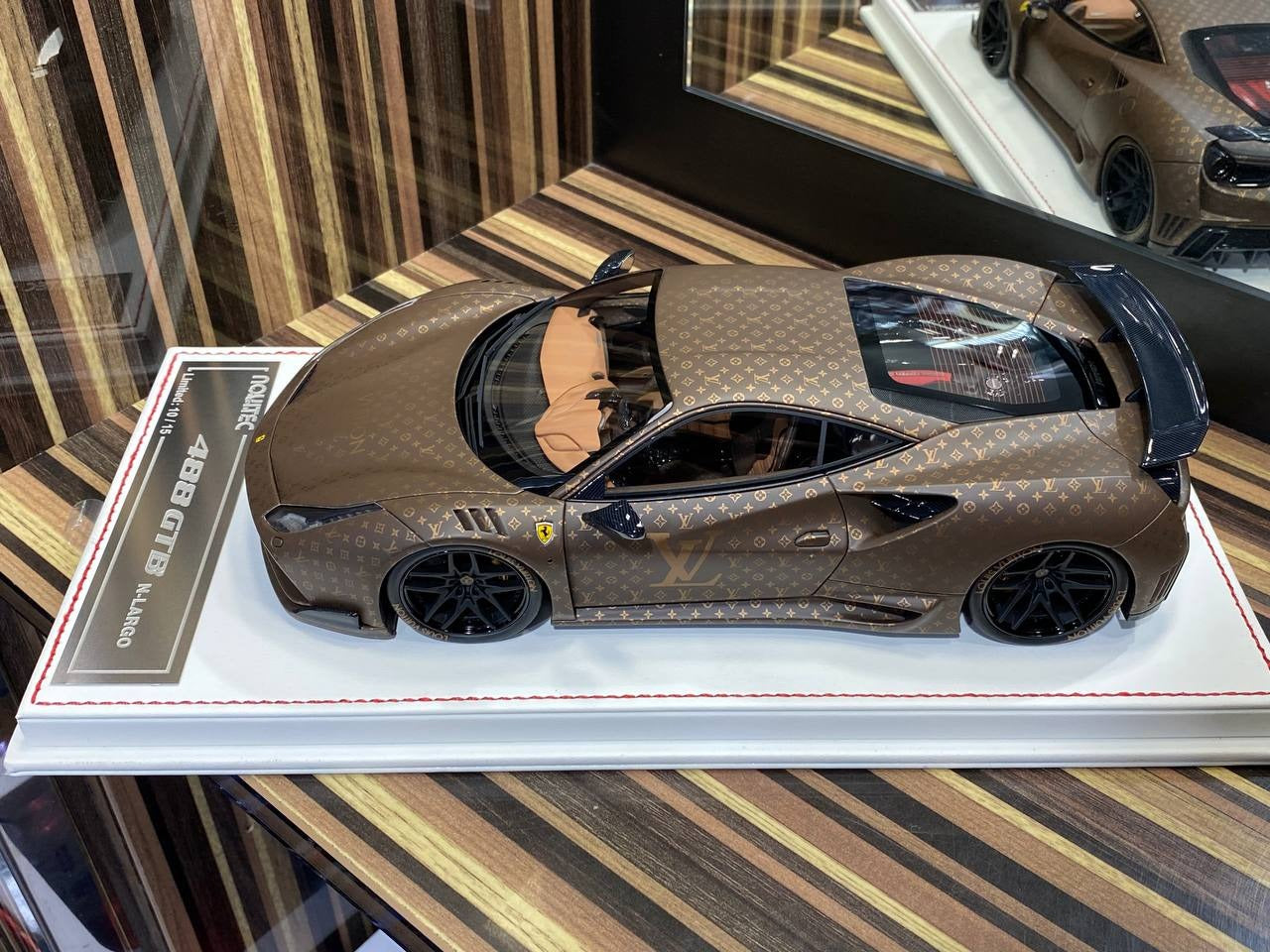 Davis & Giovanni Ferrari 488 GTB N-Largo - 1_18 Resin Model, Matt Brow