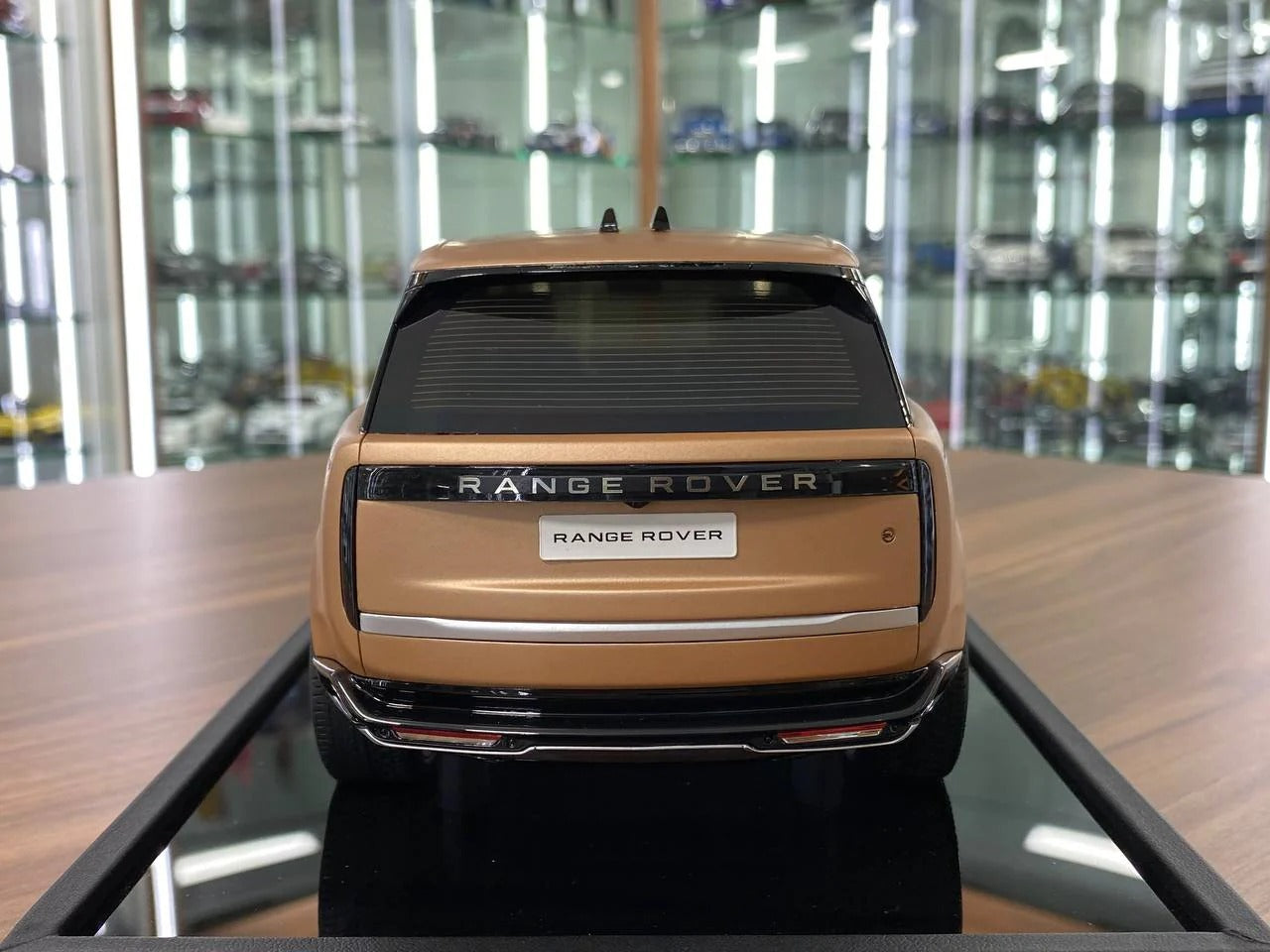 1_18 Resin Land Rover Range Rover Sunset Gold Matt by MotorHelix