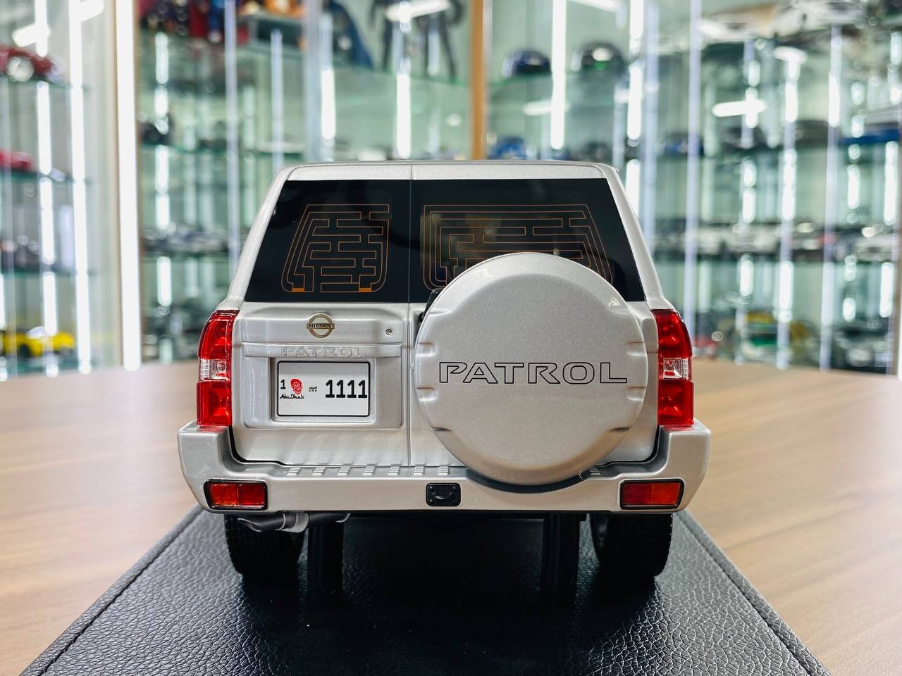 1_18 Nissan Patrol Safari Y61 by Ivy Model _Silver, Limited Edition