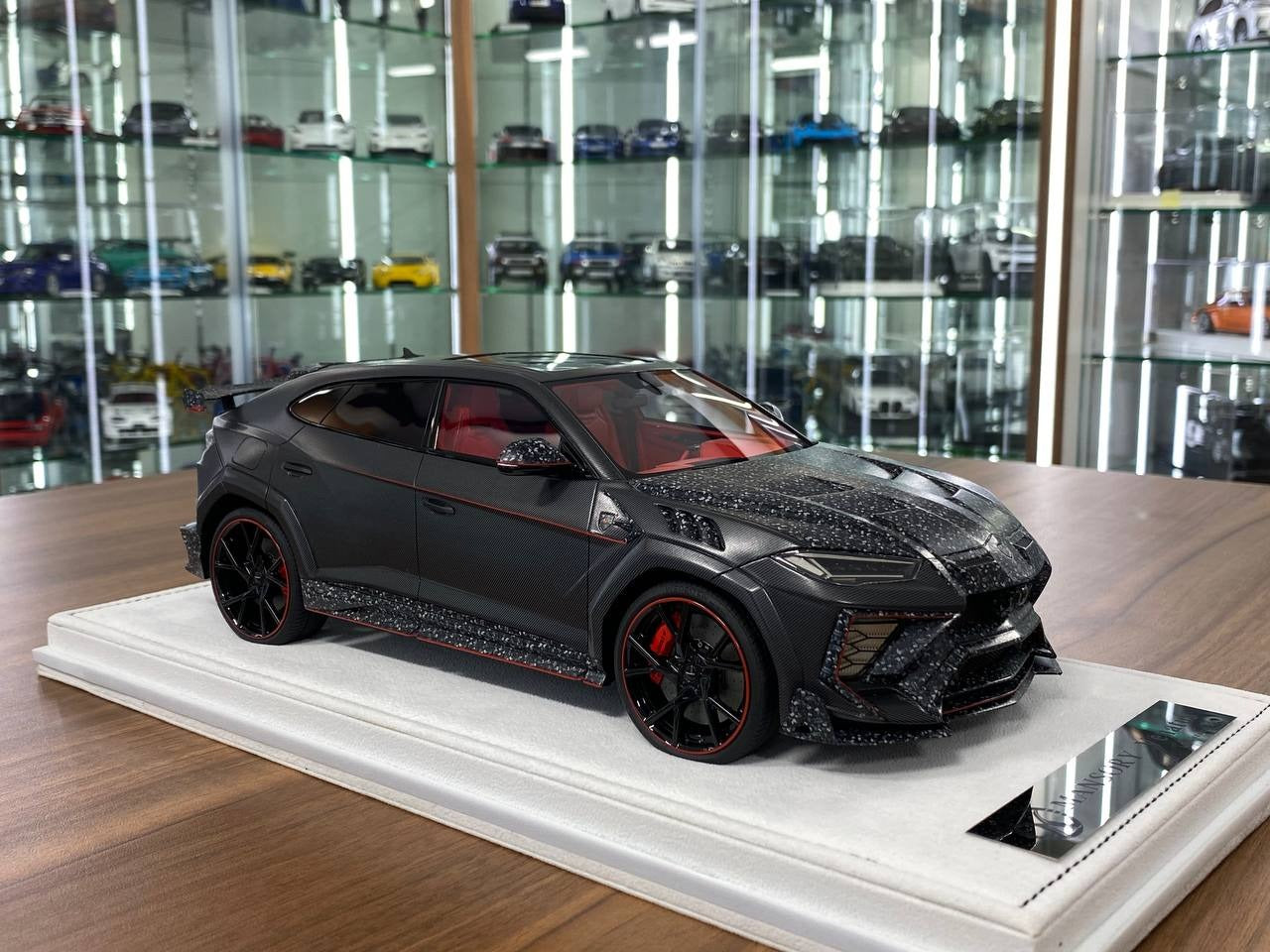 /18 Diecast Lamborghini Urus Mansory Venatus Carbon by Timothy & Pierre