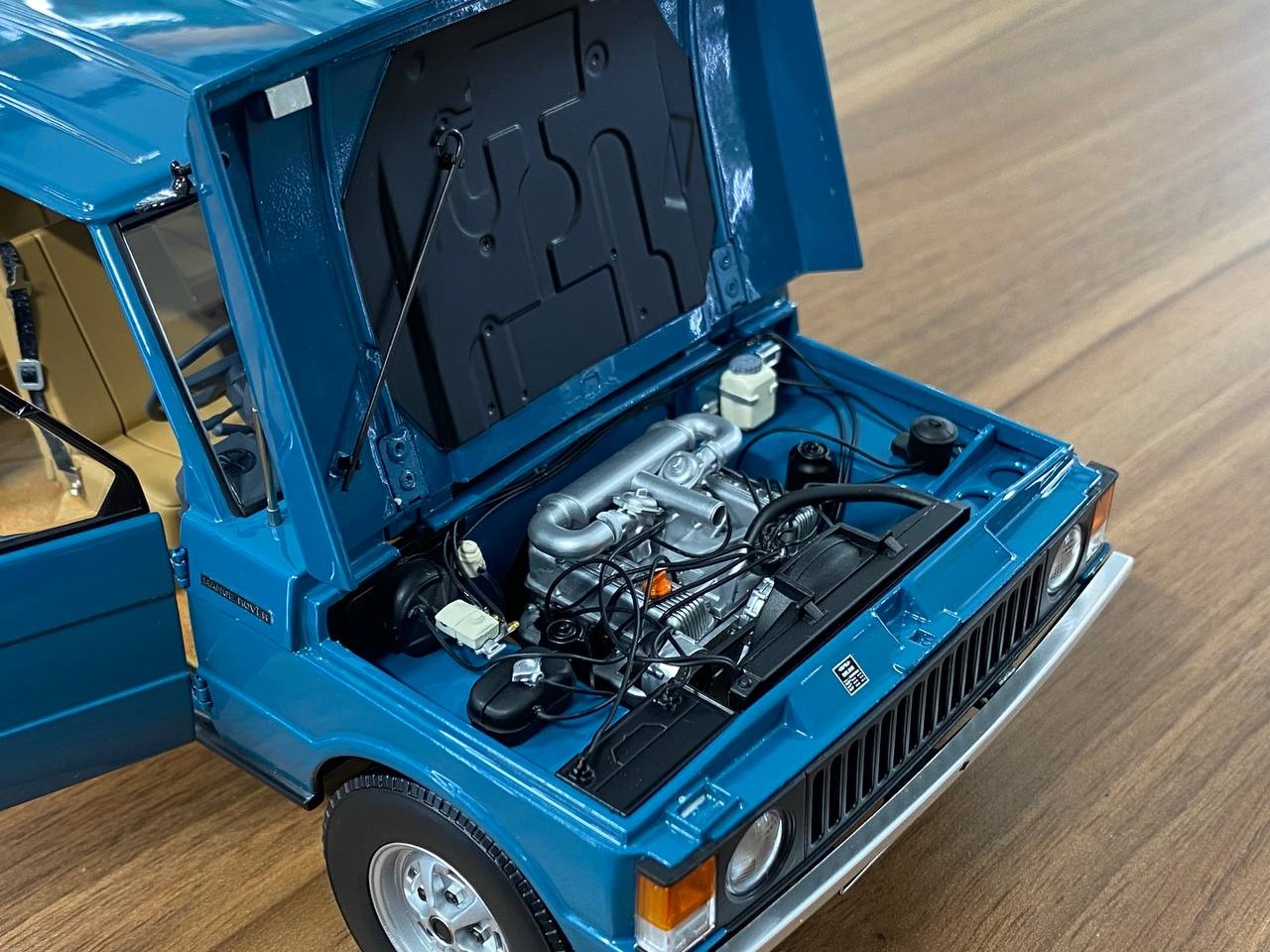 1_18 Diecast Land Rover Range Rover 2 Doors 1970 Blue Almost Real