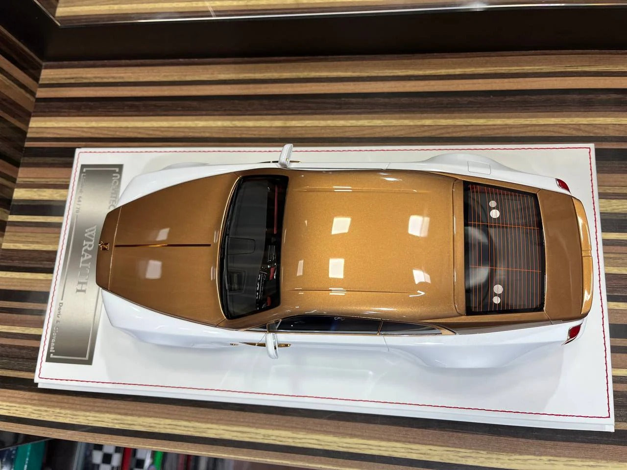Davis & Giovanni Rolls Royce Wraith 1_18 Resin Model - White_Gold