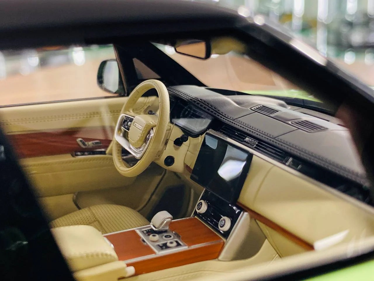 MotorHelix Range Rover Autobiography 2022 – 1_18 Resin ,Light Green