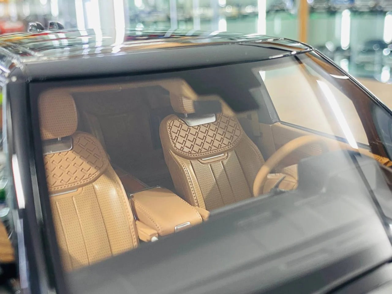 MotorHelix Range Rover Autobiography 2022 – 1_18 Resin ,Grey Silver