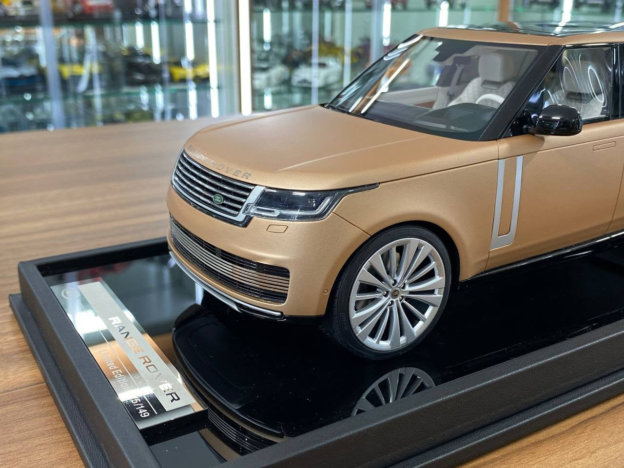 1_18 Resin Land Rover Range Rover Sunset Gold Matt by MotorHelix