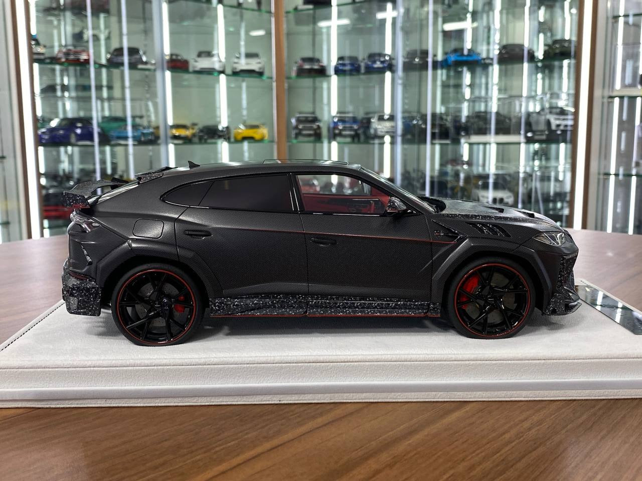 /18 Diecast Lamborghini Urus Mansory Venatus Carbon by Timothy & Pierre