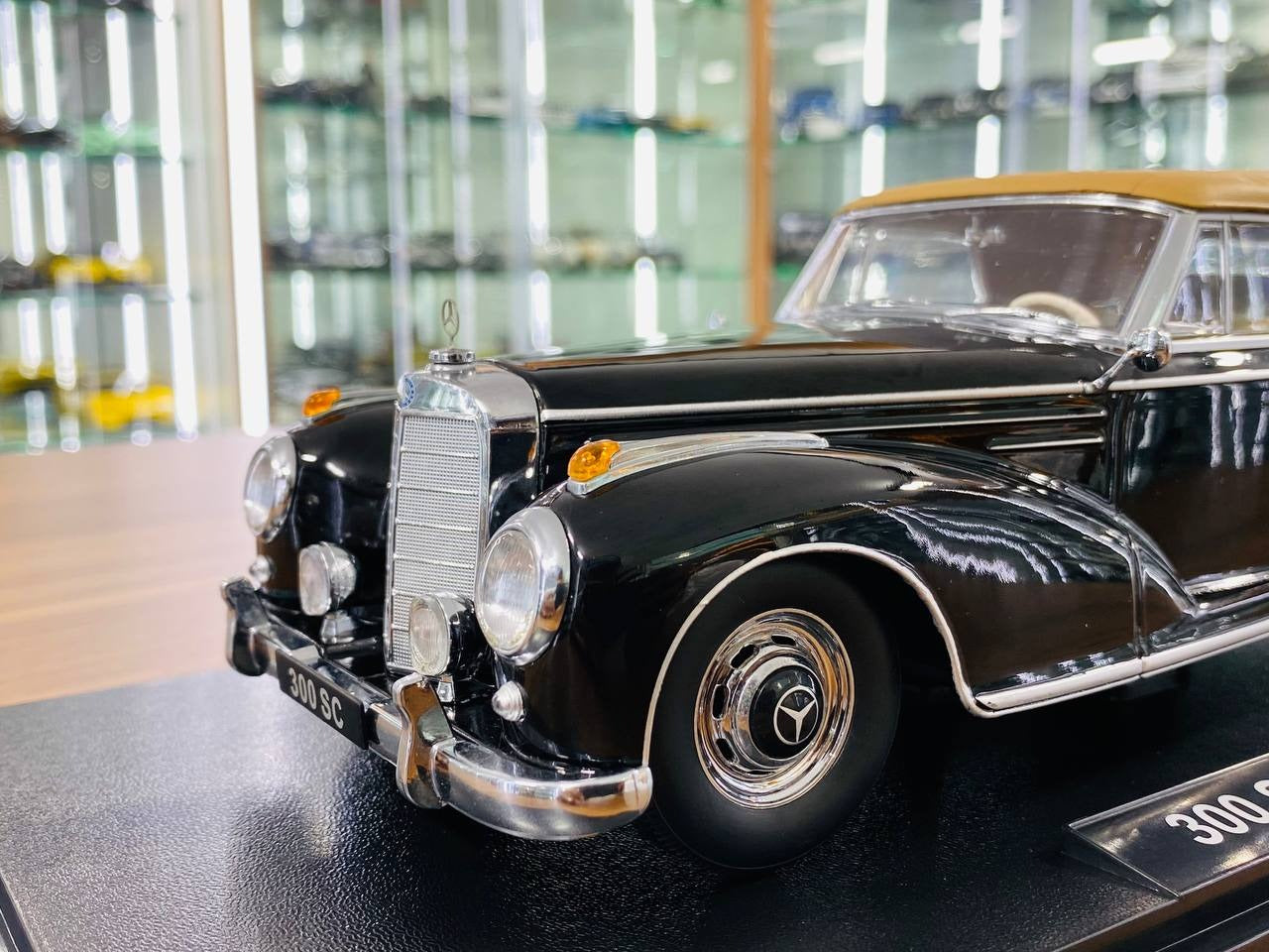 1_18 Diecast KK Scale Mercedes 300 SC Cabriolet 1965 Black