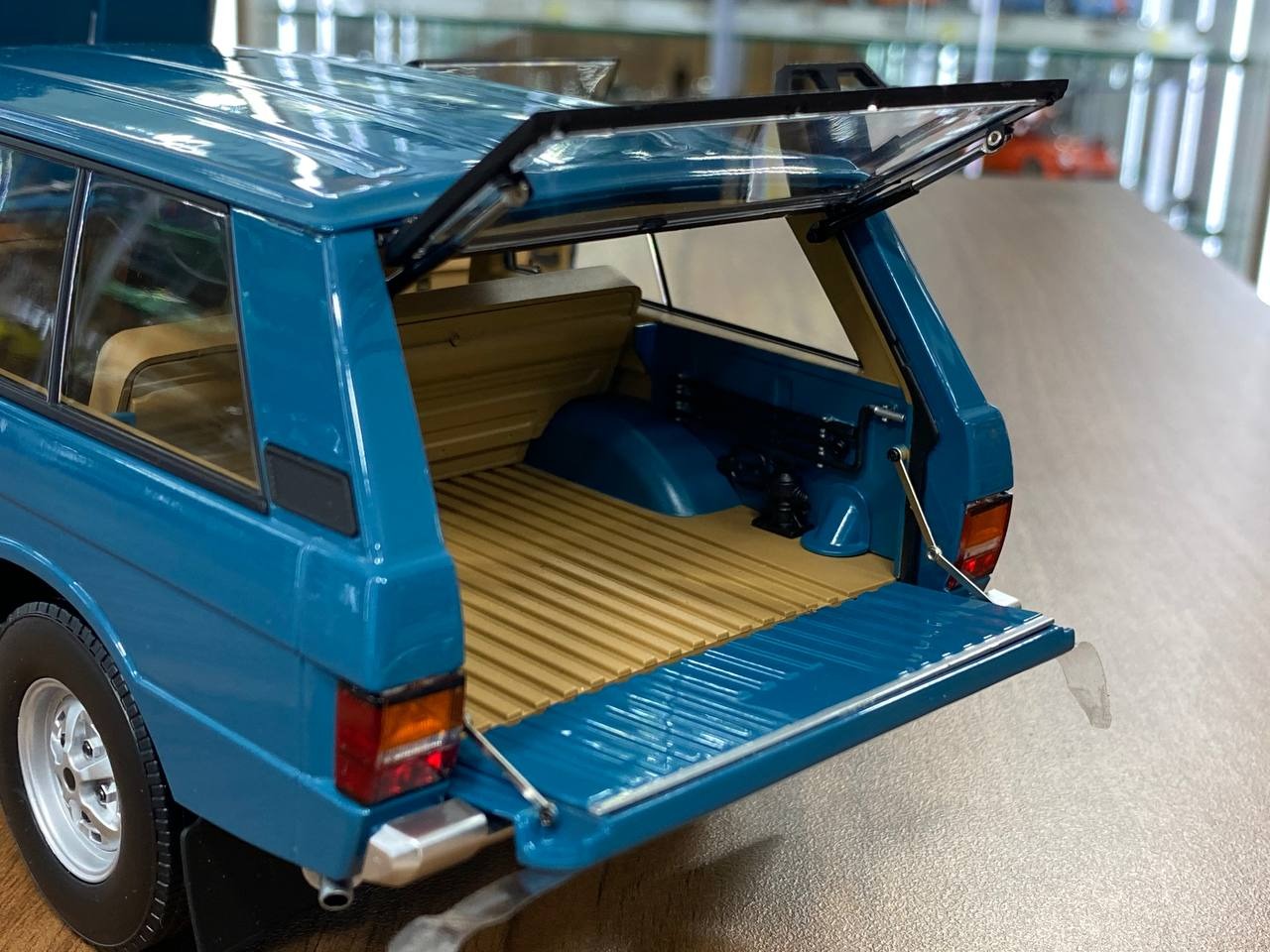 1_18 Diecast Land Rover Range Rover 2 Doors 1970 Blue Almost Real