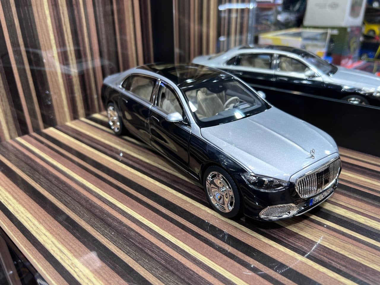 1_18 Diecast Mercedes-Maybach S-Class 2021 Silver & Black Norev Scale