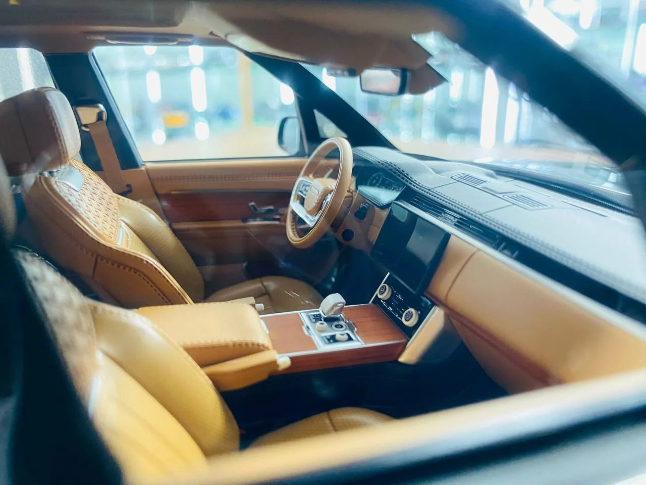 MotorHelix Range Rover Autobiography 2022 – 1_18 Resin ,Grey Silver