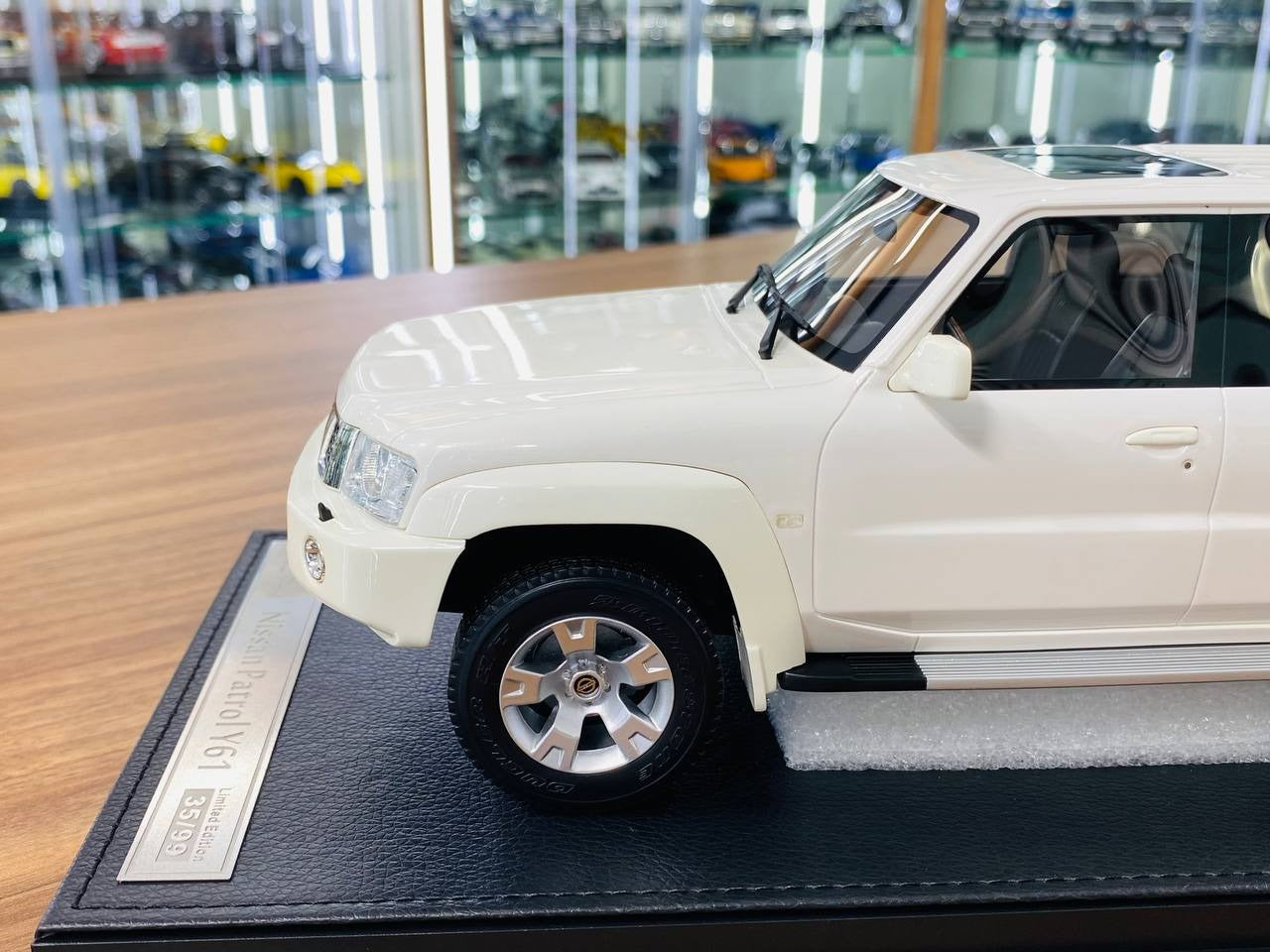 Ivy Model 1_18 Nissan Patrol Safari Y61 – White, Limited Edition