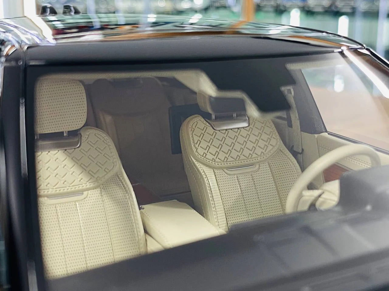 MotorHelix Range Rover Autobiography 2022 – 1_18 Resin ,Light Green