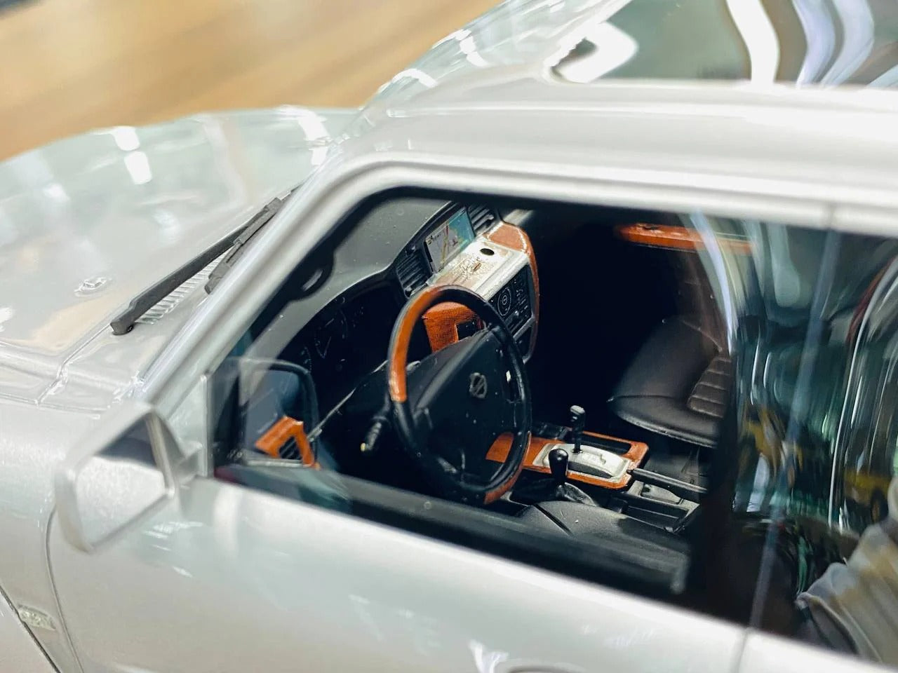 1_18 Nissan Patrol Safari Y61 by Ivy Model _Silver, Limited Edition