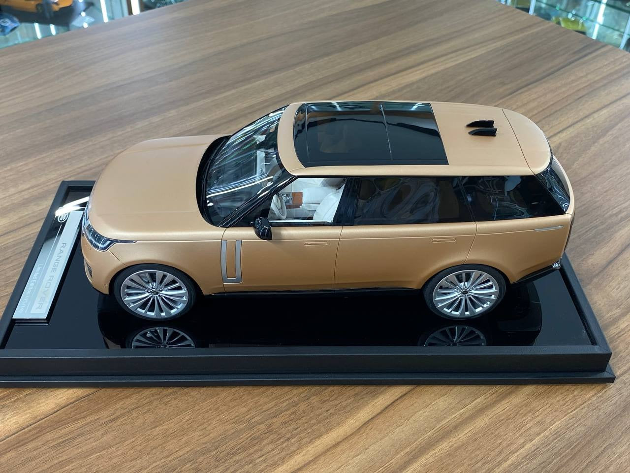 1_18 Resin Land Rover Range Rover Sunset Gold Matt by MotorHelix