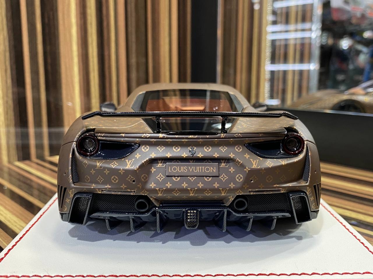 Davis & Giovanni Ferrari 488 GTB N-Largo - 1_18 Resin Model, Matt Brow