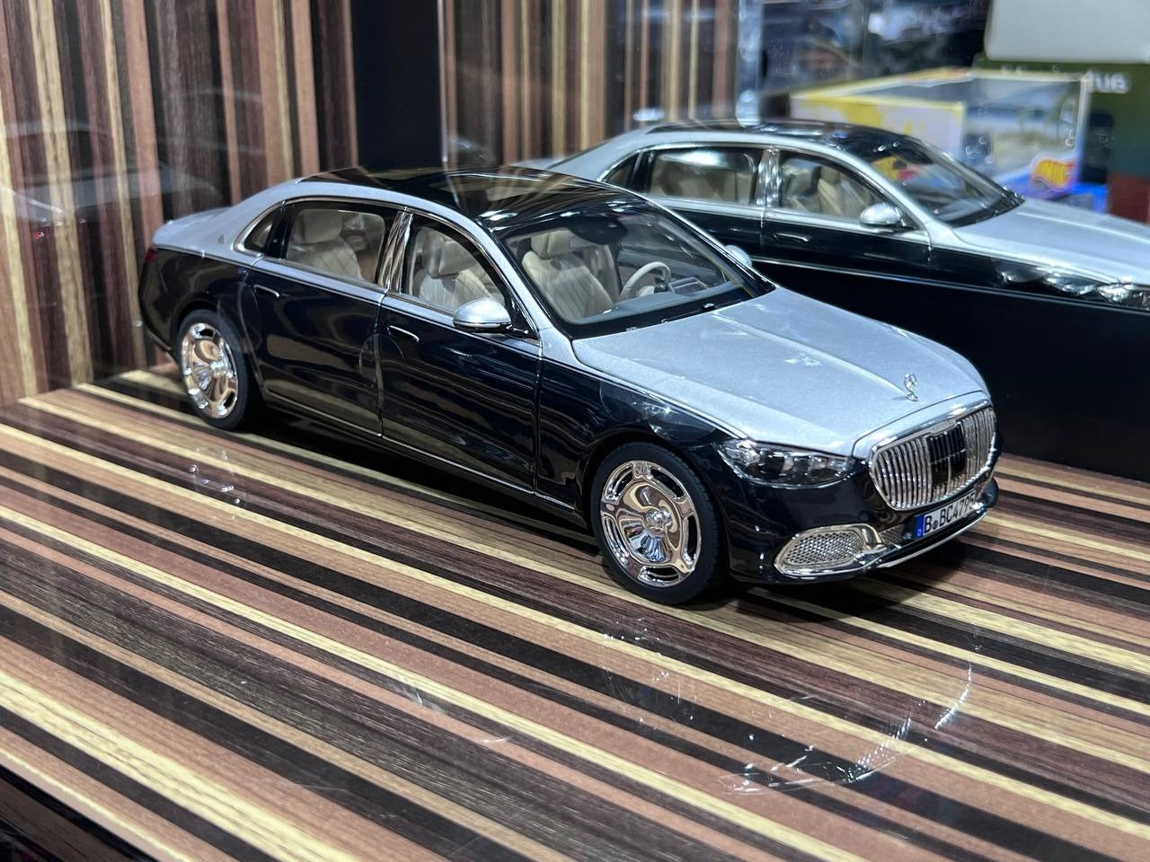 1_18 Diecast Mercedes-Maybach S-Class 2021 Silver & Black Norev Scale