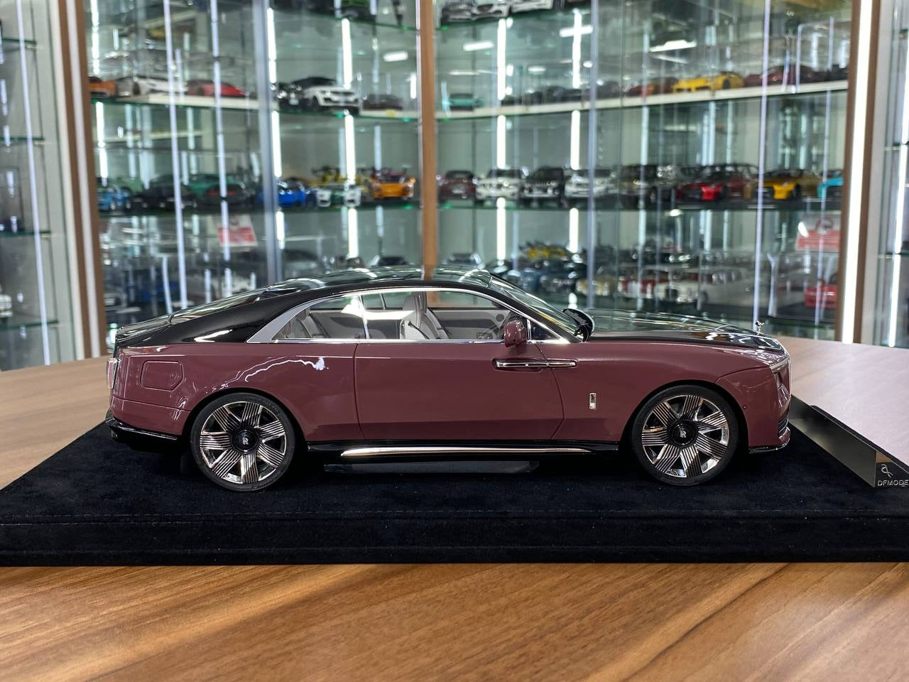 1_18 DF Model Rolls Royce Spectre Morganite Pink_Black Limited Edition