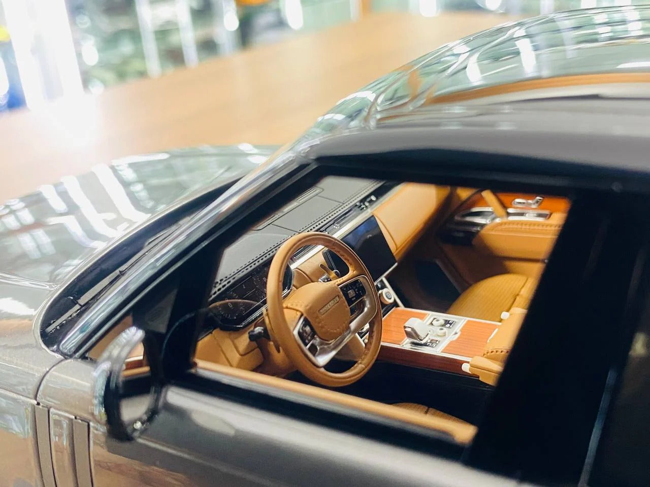 MotorHelix Range Rover Autobiography 2022 – 1_18 Resin ,Grey Silver