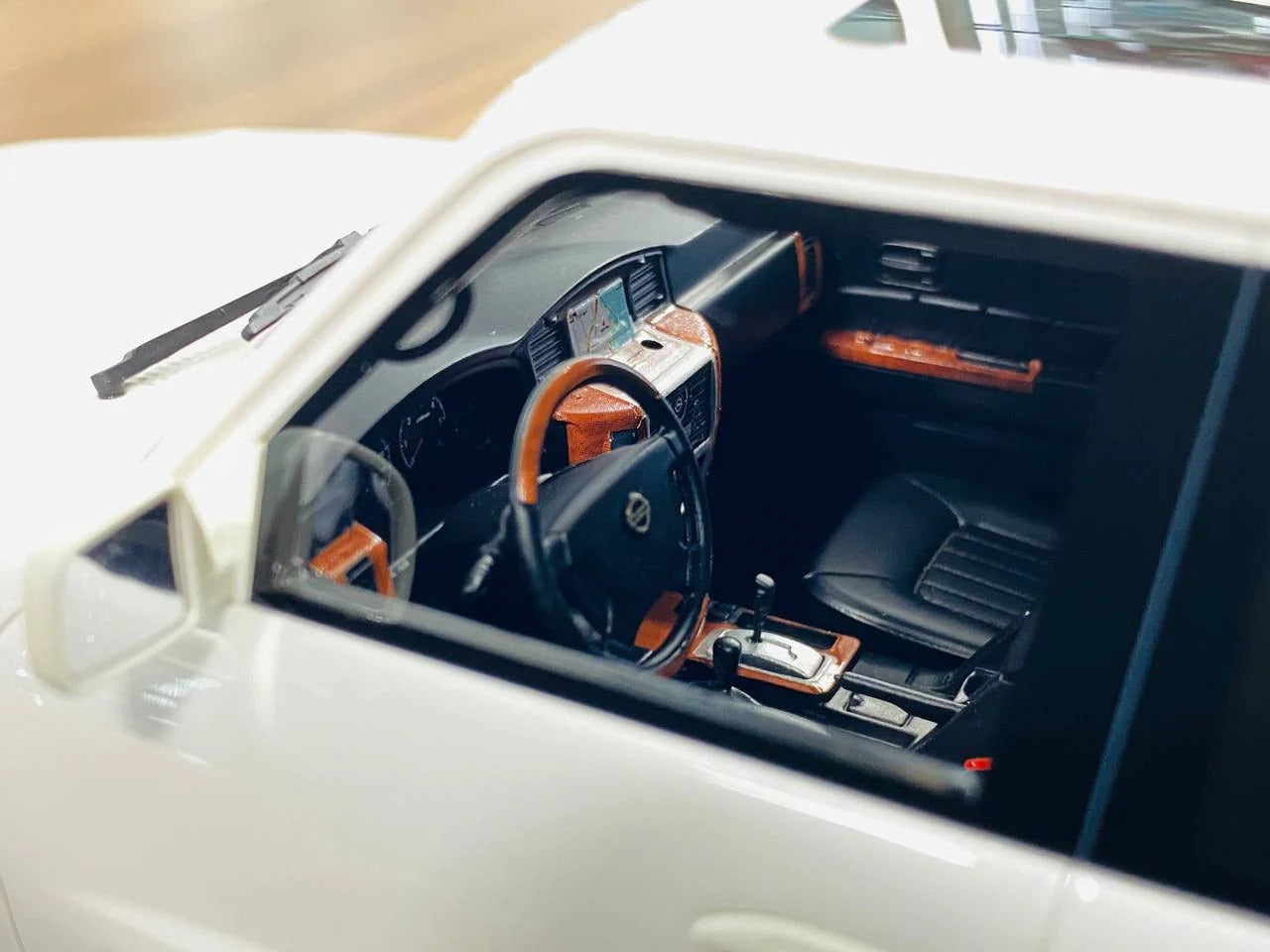 Ivy Model 1_18 Nissan Patrol Safari Y61 – White, Limited Edition