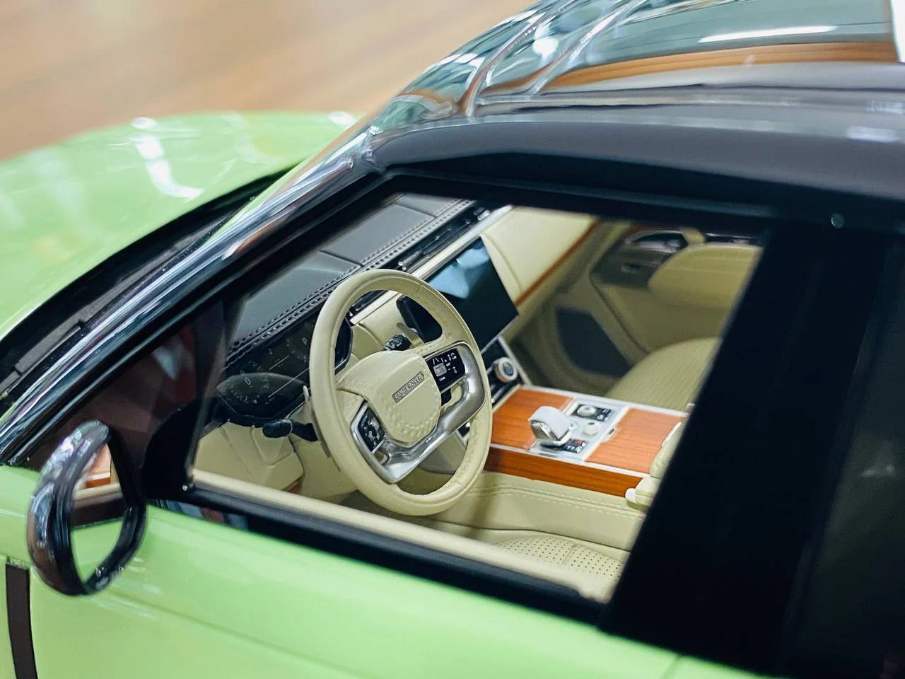 MotorHelix Range Rover Autobiography 2022 – 1_18 Resin ,Light Green
