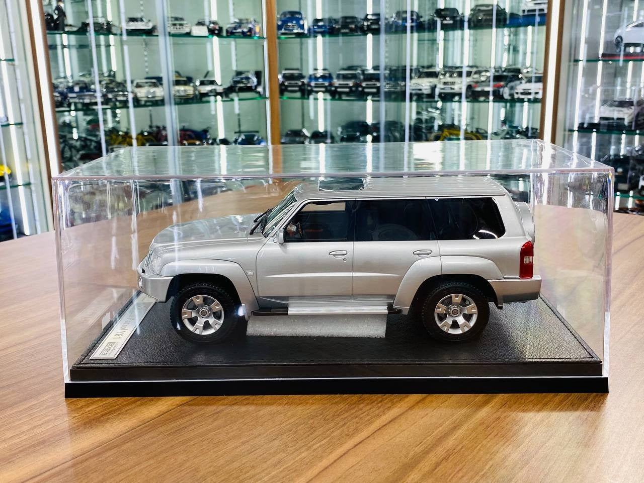 1_18 Nissan Patrol Safari Y61 by Ivy Model _Silver, Limited Edition