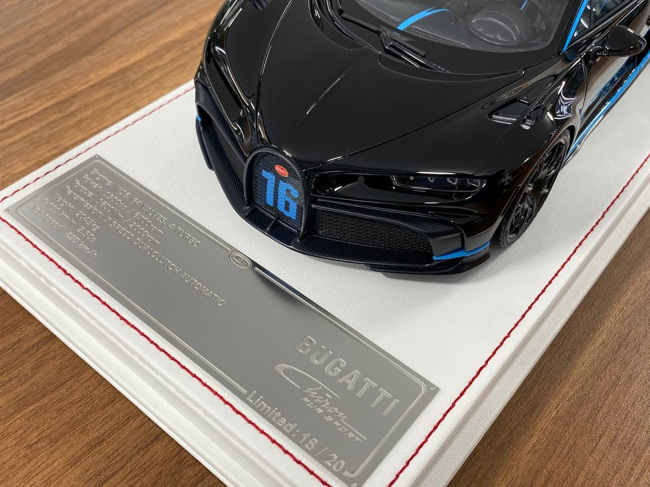 1/18 Resin Model Bugatti Chiron Sport Davis & Giovanni Gloss Black
