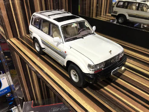 Diecast Toyota Land Cruiser 80 KengFai White Model Car