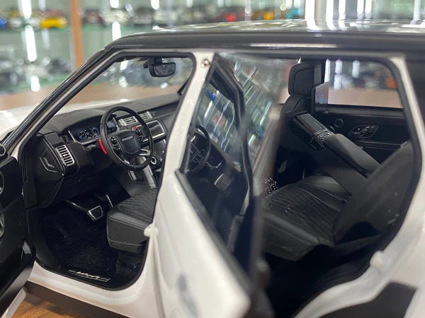 1/18 Land Rover Range Rover SV Autobiography Dynamic 2017 White LCD-Model