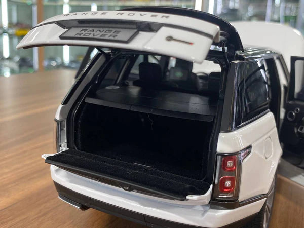 1/18 Land Rover Range Rover SV Autobiography Dynamic 2017 White LCD-Model