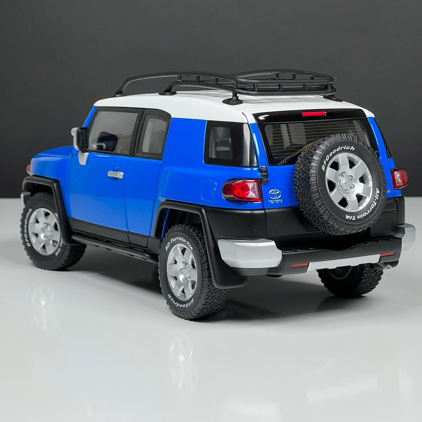 1/18 Diecast Toyota FJ Cruiser Silver by AUTOart Scale Model Car
SKU:Dturmandot_0891